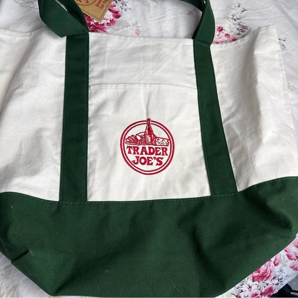 Trader Joe's Large Classic Tote Bag Green/White LIMITED NEW RELEASE New with Tag - Picture 3 of 6